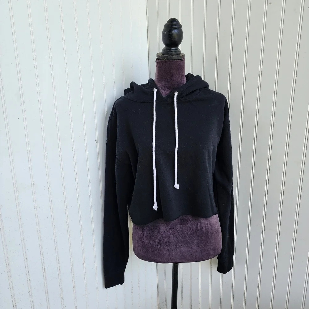 Wild Fable Women’s Cropped Hoodie Sweatshirt Black Ebony Pullover Sz M - Picture 1 of 10